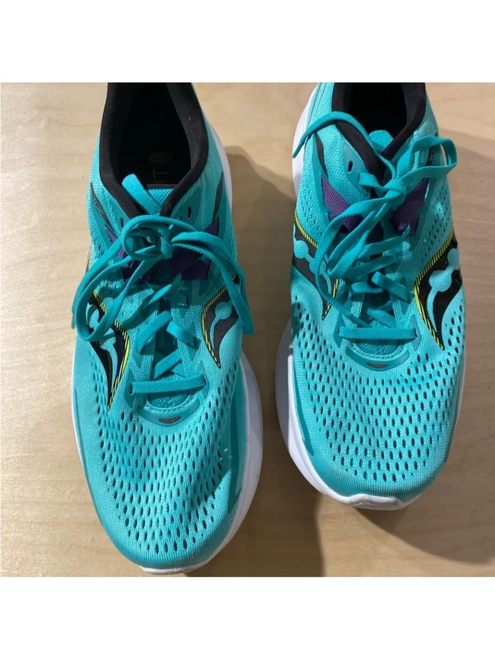 👟SAUCONY👟PWRRUN👟GUC!